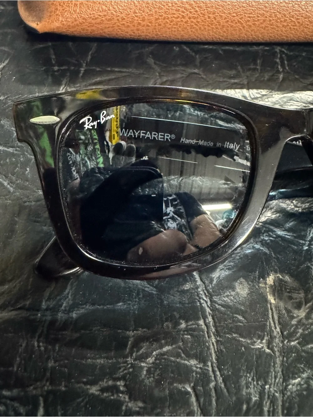 Ray-ban WAYFARER Black made in Italy with Case no scratches